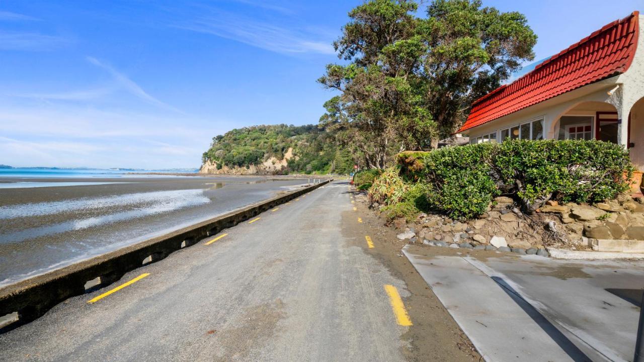 Beachside Bliss - Waiwera Beachfront Holiday Home Orewa Exterior foto